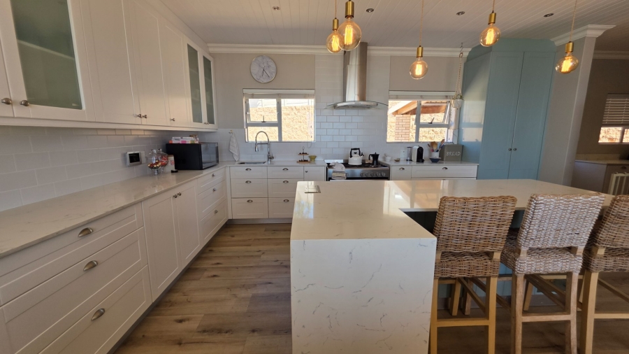 4 Bedroom Property for Sale in Hartenbos Heuwels Western Cape